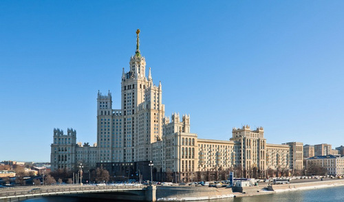 Эксперты ЦИАН отмечают, что квартира в сталинской высотке обойдется в среднем в 50 млн рублей!