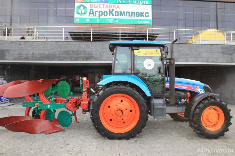 На Международной выставке «АгроКомплекс-2017» представлен трактор чемпионов - АГРОМАШ 85ТК!