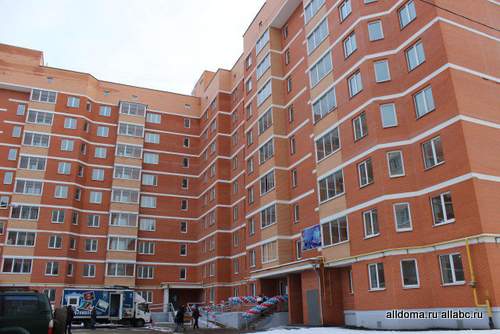 В Подмосковье еще свыше 320 переселенцев из аварийных домов получили ключи от новых квартир в Егорьевске!