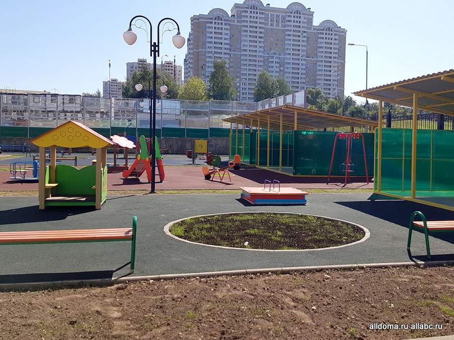В Красногорске Московской области завершено строительство детского сада и блока начальных классов!