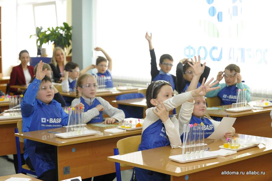 Интерактивные мастер-классы в рамках международного образовательного проекта для детей BASF Kids’ Lab прошли 23 и 24 апреля 2019 года в школах Кировска и Апатитов (Мурманская область).