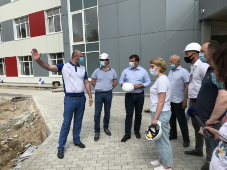 Министр стройкомплекса Подмосковья проверил ход строительства объектов образования в Серпухове!