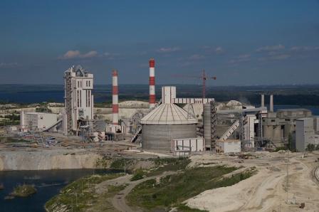  Сегодня одно из крупнейших предприятий в отрасли, Вольский завод ЛафаржХолсим, ежегодно может производить до 1,8 млн тонн цемента.