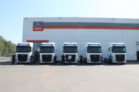 Компания «АТП-СОЮЗ», осуществляющая температурные перевозки грузов по России, пополнила свой парк пятью новыми автомобилями Ford Trucks F-MAX.