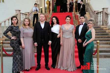 Свой «Оскар недвижимости» на сцене генеральный директор VSN Realty Яна Глазунова получила в номинации «Риэлтор №1».