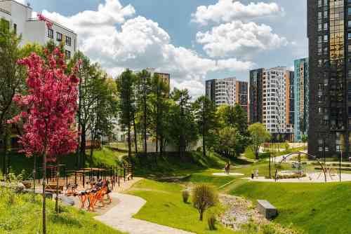 В готовых домах в жилого комплекса «Скандинавия» в Сосенском поселении (НАО) можно найти порядка 62 квартир в среднем по 214 тыс. рублей за кв.м.