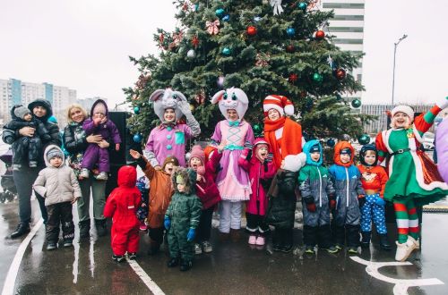 24 декабря в городском квартале бизнес-класса «Ривер Парк Коломенское» прошло новогоднее мероприятие для юных жителей, которое носило познавательно-образовательный характер.