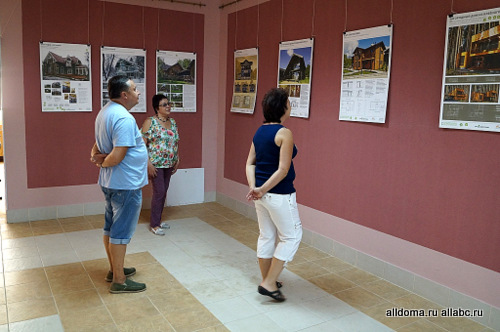 8 августа 2015 года в рамках проведения Летнего фестиваля «Дачные хлопоты» открылась экспозиция «Архитектура нашего времени»