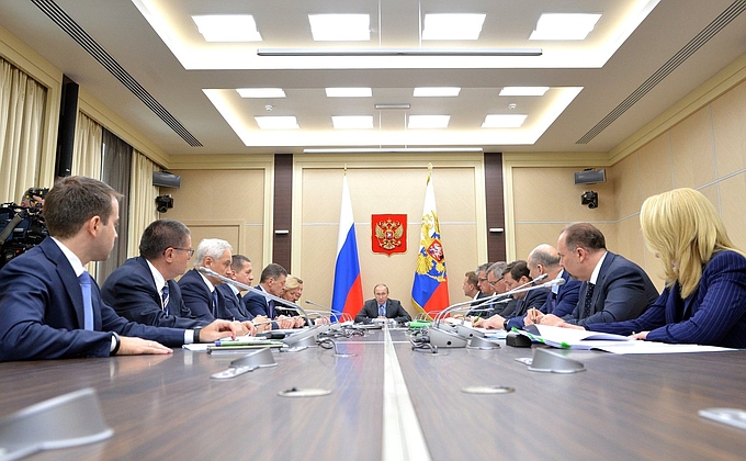 Президент РФ Владимир Путин провёл  30 марта совещание с членами Правительства