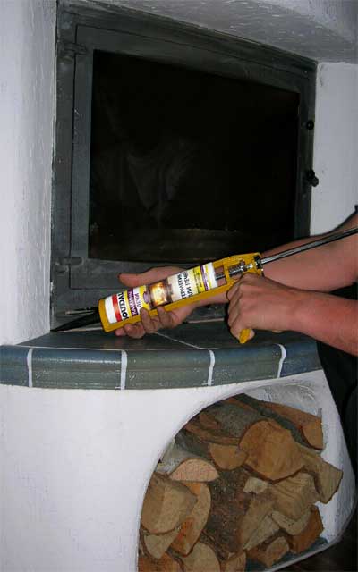 Герметик для печей Soudal идеально подходит для монтажа и ремонта домашних печей и каминов. 