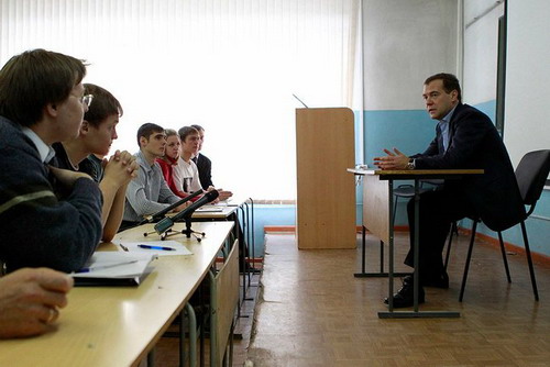 Дмитрий Медведев встретился со студентами Алтайского государственного университета, принял участие во Всероссийском студенческом форуме.